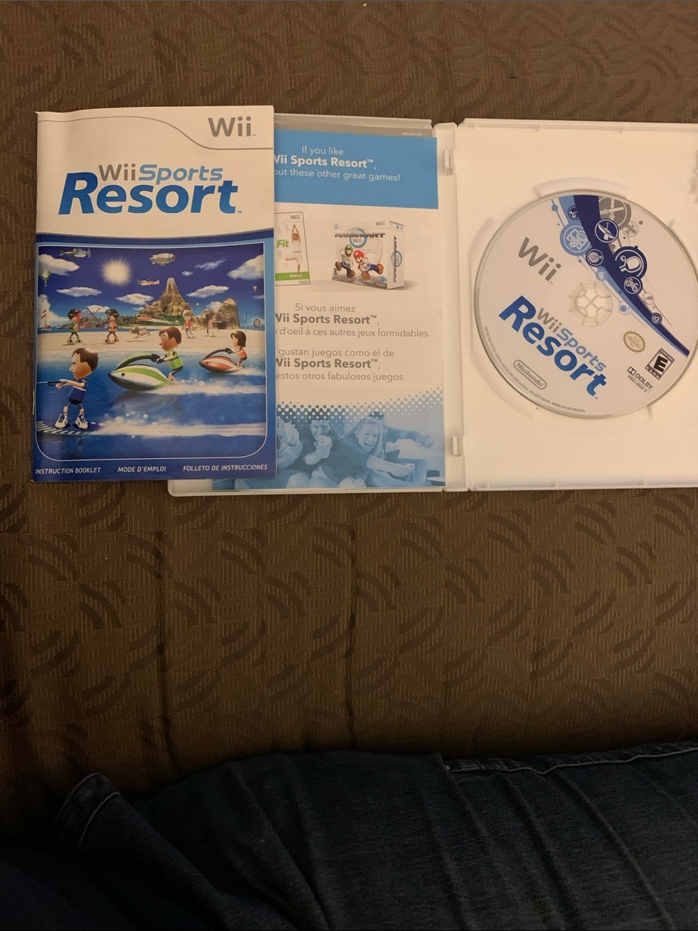 Nintendo Wii Sports Resort Game - Picture 4 of 5